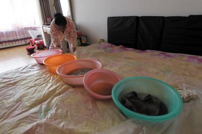 谢通门楼上漏水，住户失联，小区没物管，业主维权难！律师来支招……